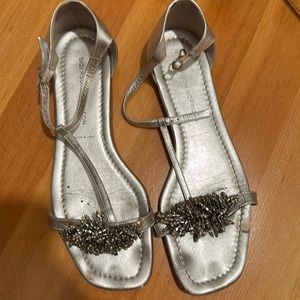 Sigerson Morrison Women's Sandal Flat, Silver, 8